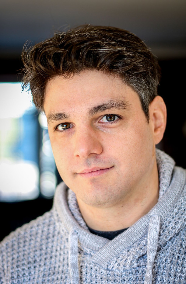 Portrait of author Alex Arch